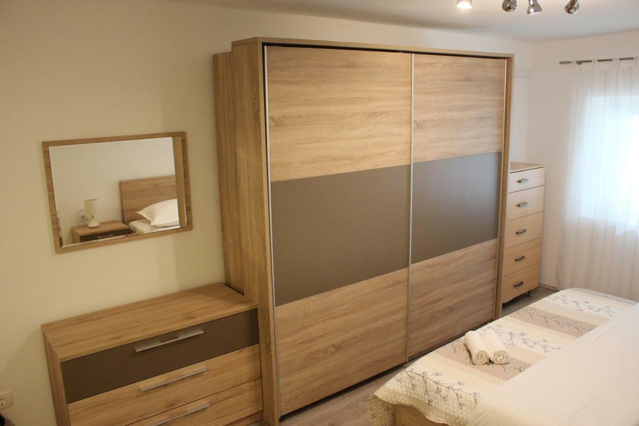 Apartman Tafra โอมิช ภายนอก รูปภาพ