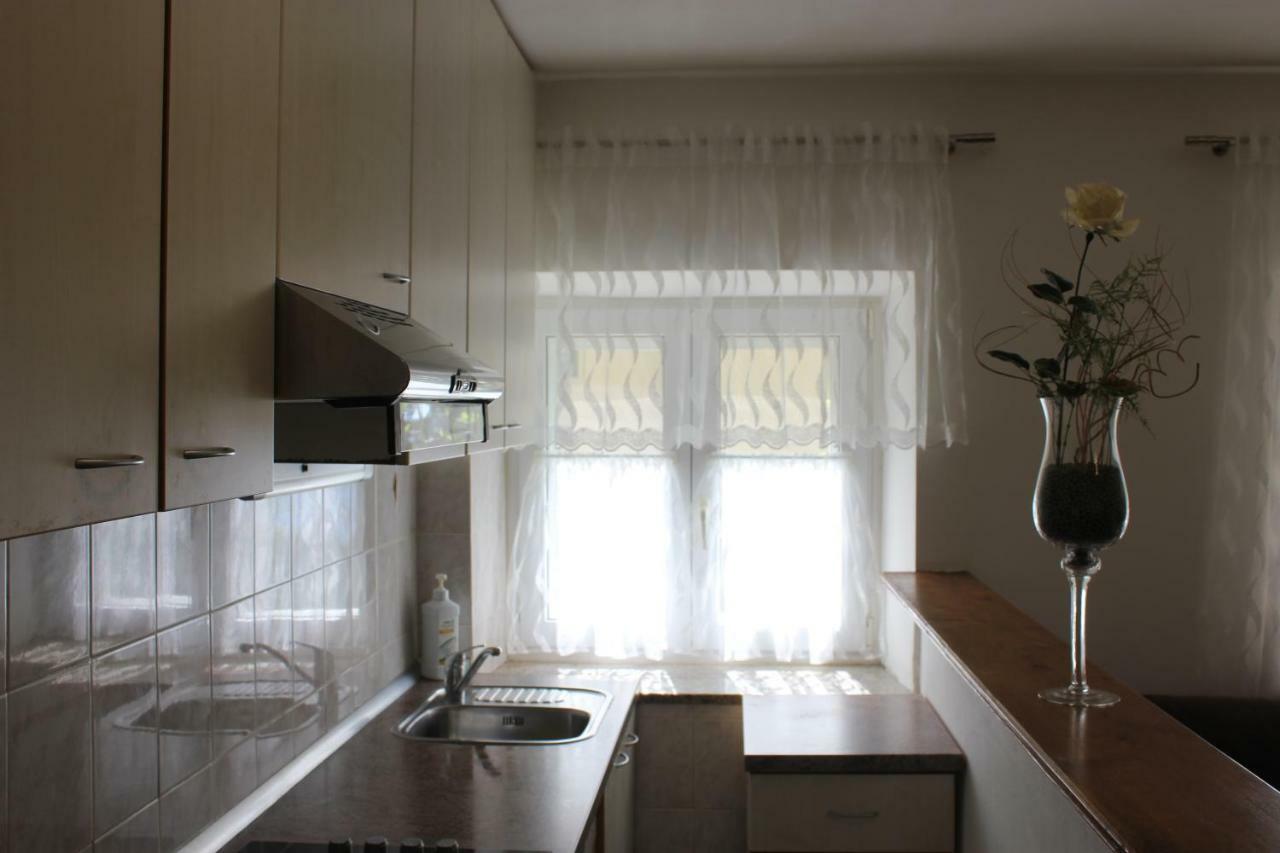 Apartman Tafra โอมิช ภายนอก รูปภาพ