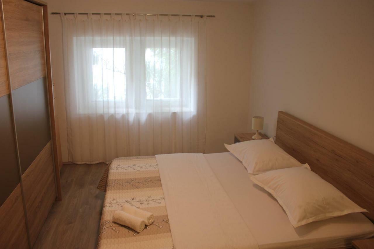 Apartman Tafra โอมิช ภายนอก รูปภาพ
