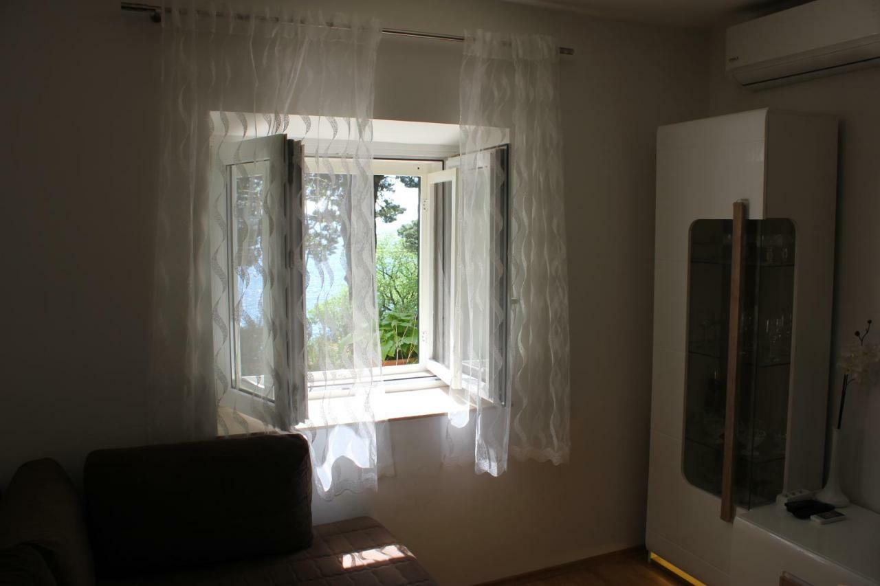 Apartman Tafra โอมิช ภายนอก รูปภาพ