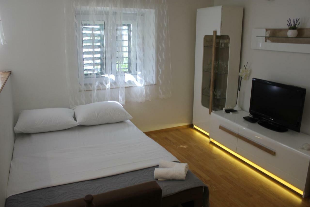Apartman Tafra โอมิช ภายนอก รูปภาพ