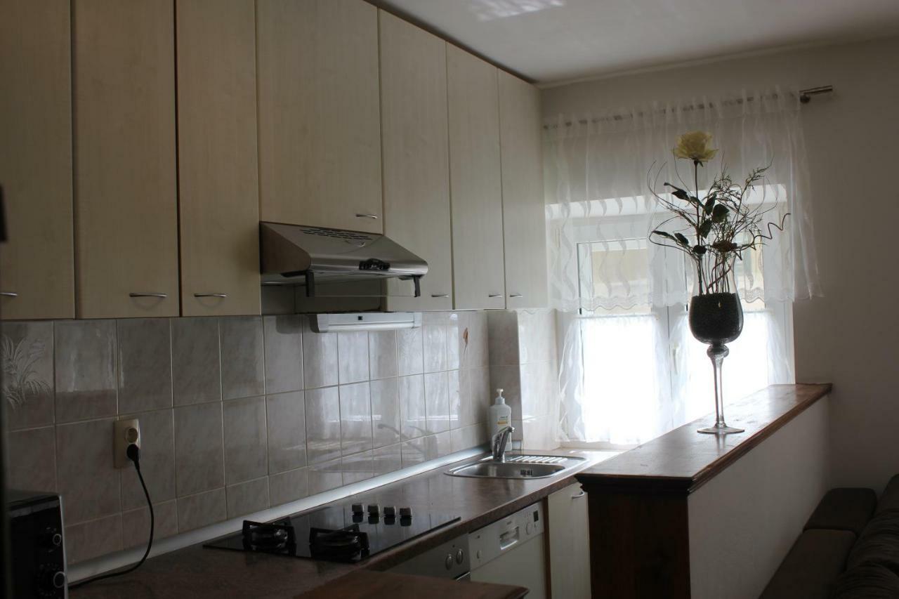 Apartman Tafra โอมิช ภายนอก รูปภาพ