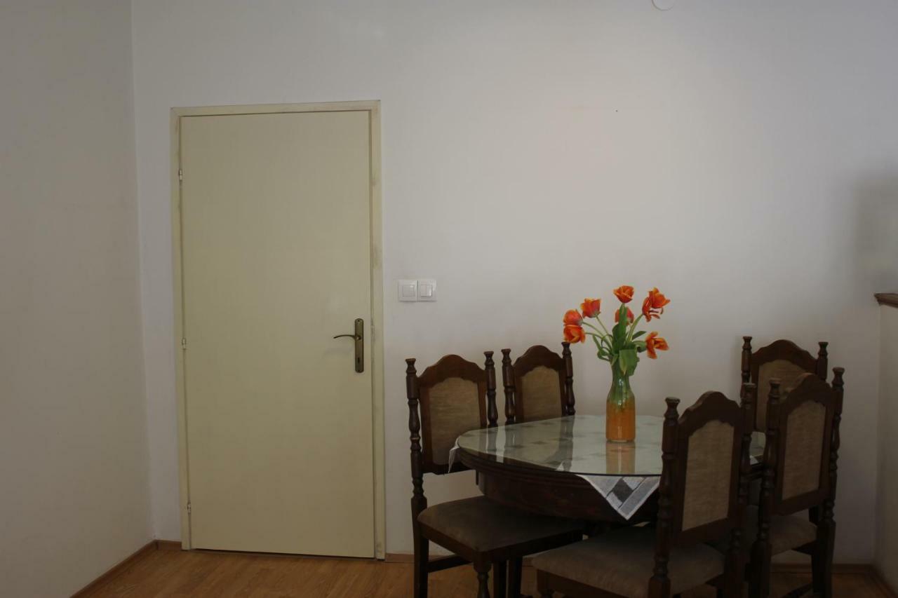 Apartman Tafra โอมิช ภายนอก รูปภาพ
